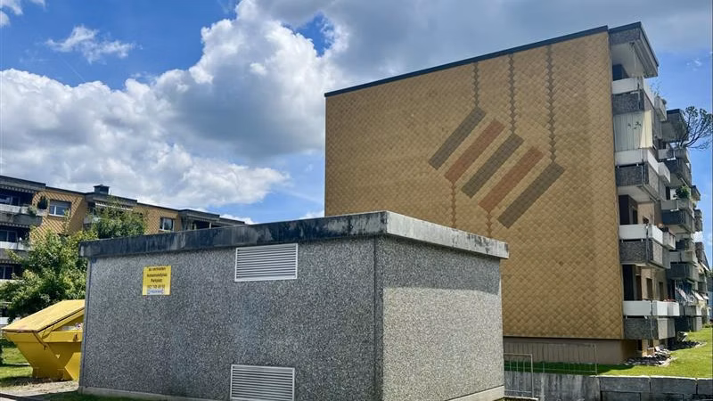 Zu den heute bestehenden 6000 Trafostationen im Netz der BKW müssen bis 2050 rund 2000 zusätzliche Trafostationen gebaut und mittels Leitungen in das bestehende Stromnetz integriert werden.